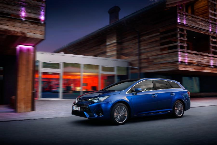  Toyota Avensis Touring Sports 2015 года  (фото 27 из 31)